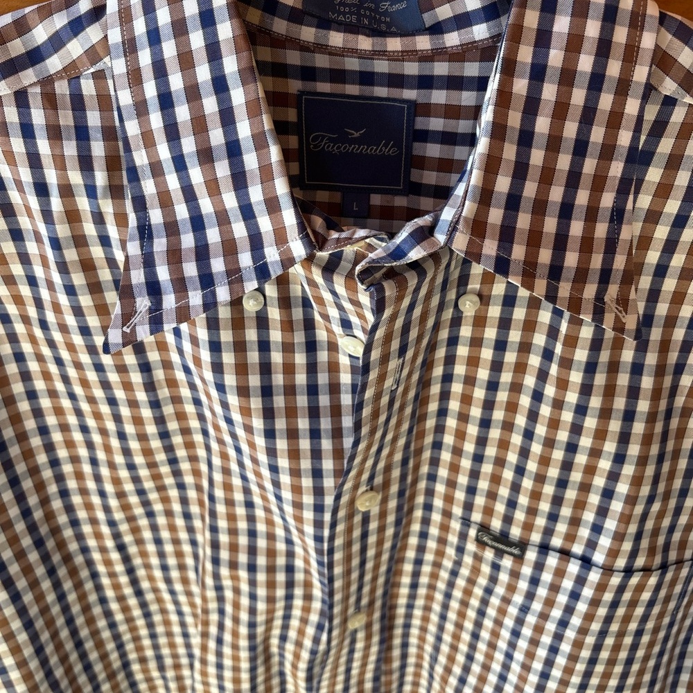 Like New Facconable Classic Checkered Button-Down… - image 2